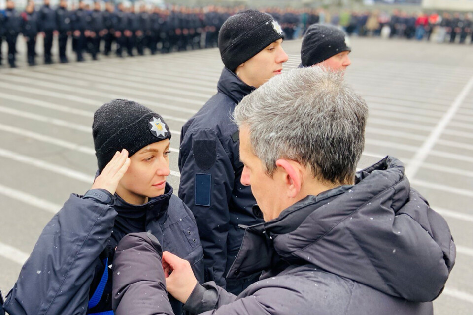 ПЕРША ПОЛІЦЕЙСЬКА ФОРМА Й ВІДЗНАКИ ЗА НАВЧАННЯ: ЩЕ 4 ГРУПИ СЛУХАЧІВ ...